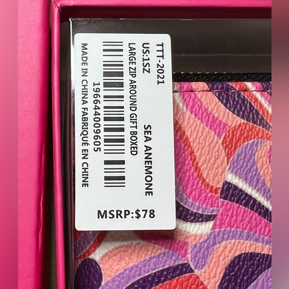 ❤️Trina Turk Wallet/ Wristlet NWT
Anemone Swirl Pattern Wallet in Pink &Purple - Picture 2 of 10